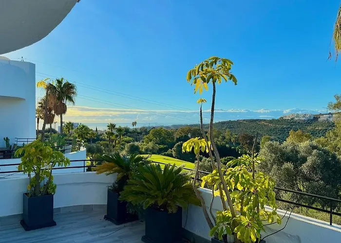 Penthouse With Panoramic Sea Views And Free Parking Estepona