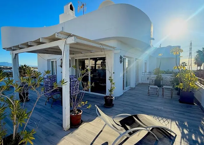 Penthouse With Panoramic Sea Views And Free Parking Apartman