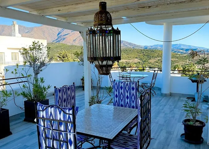 Daire Penthouse With Panoramic Sea Views And Free Parking Estepona