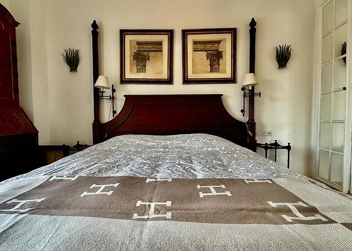 Penthouse With Panoramic Sea Views And Free Parking *