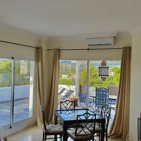 Penthouse With Panoramic Sea Views And Free Parking Appartement *